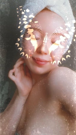 anika glow free photos         