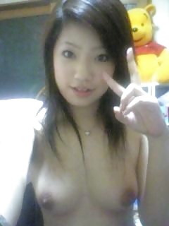 Free Young japanese girls who love to show photos