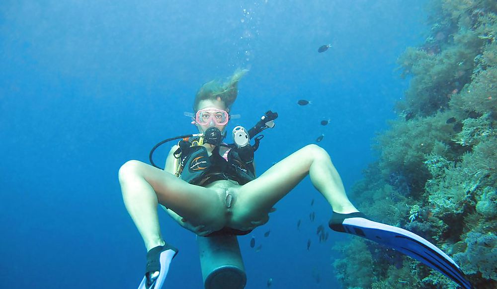 Free Nude Diving photos