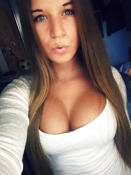 Free Facebook hottie Natalia photos