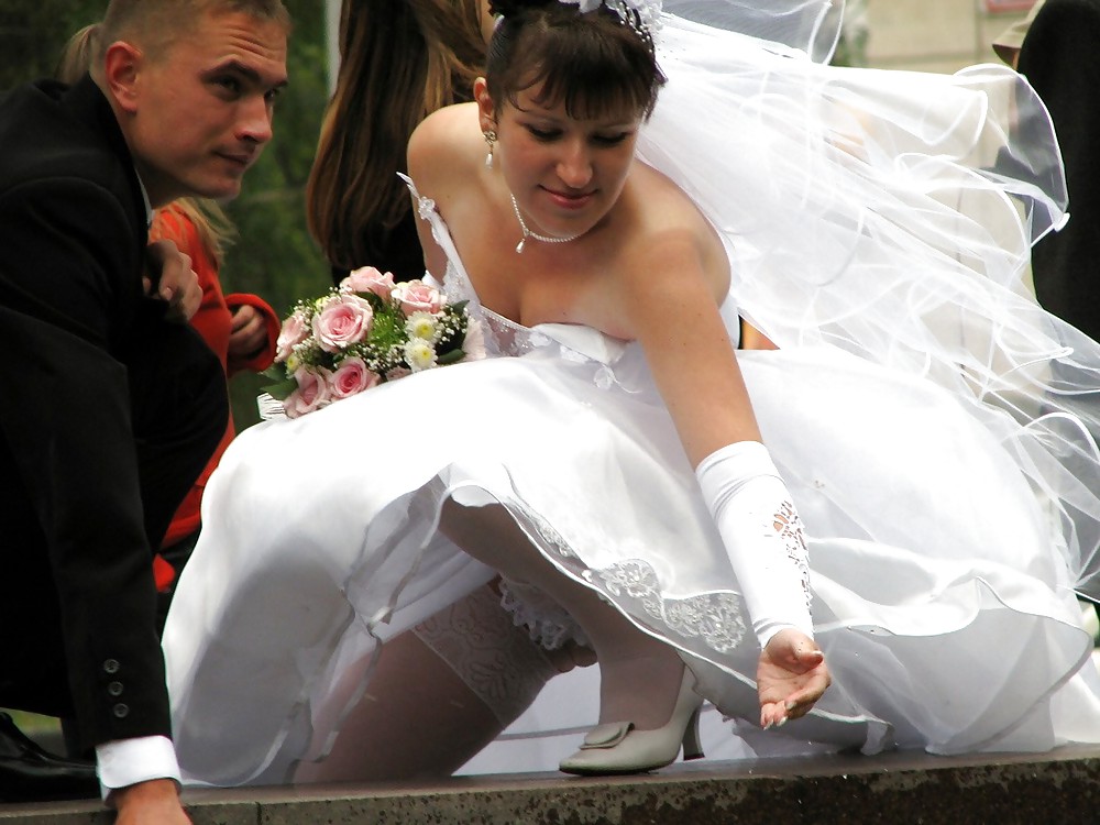 Free BRIDES wedding voyeur upskirt white panties and bra photos