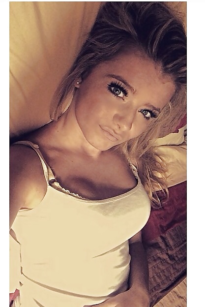 Free Uk bimbo Ellie photos