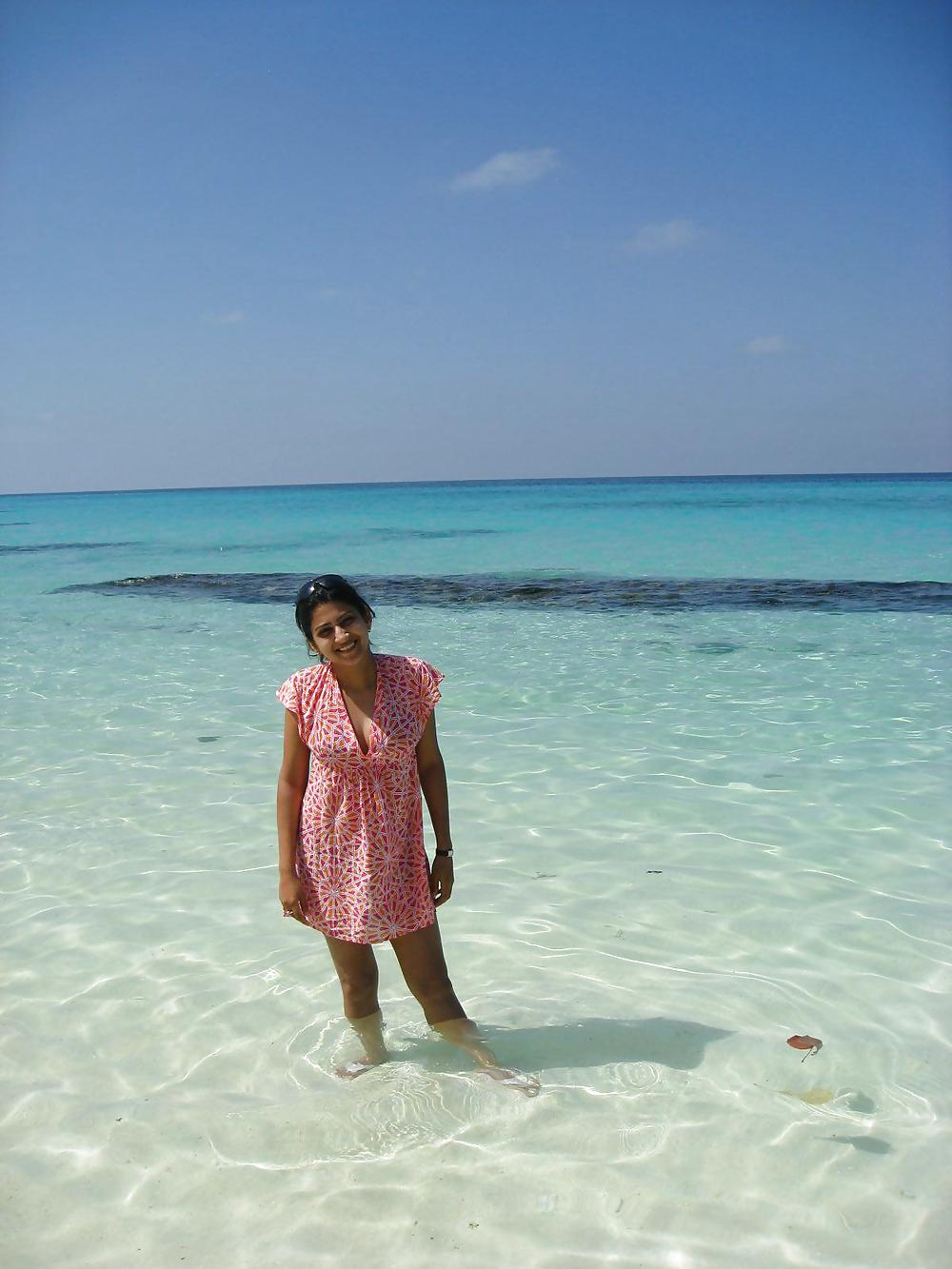 Free Indian girls in world beach pictures photos