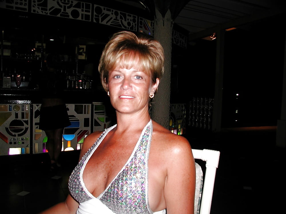 Free Hot Mature Milf on Vacation photos