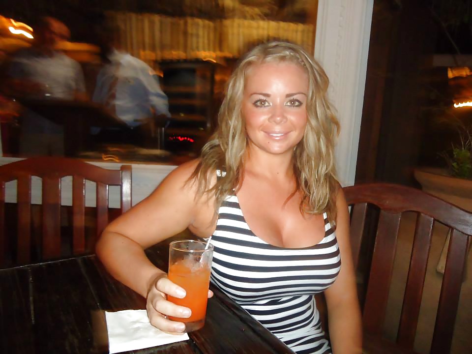 Free Magnificently Sexy Melissa photos