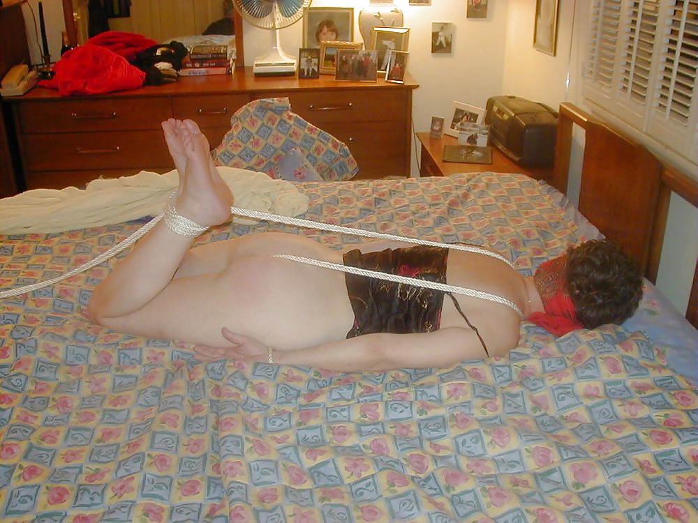 Free Amateur tied - BDSM 12 photos