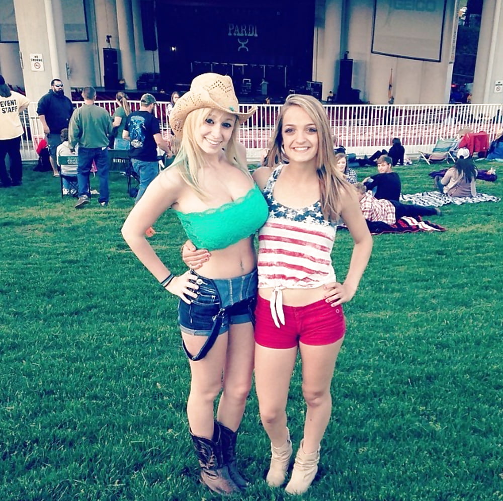 Free Amateur Teens with big tits photos