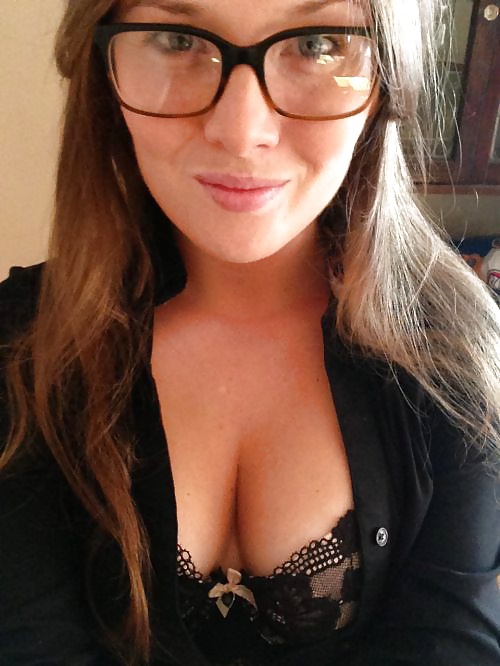 Free Sexy Babes, Boobs and Glasses x photos