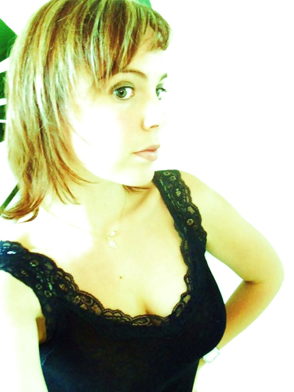 Free Elle merite quoi cette sainte-nitouche salope ?? photos