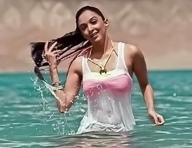 Kiara Advani Sexy Hot Babe 21 Pics Xhamster 