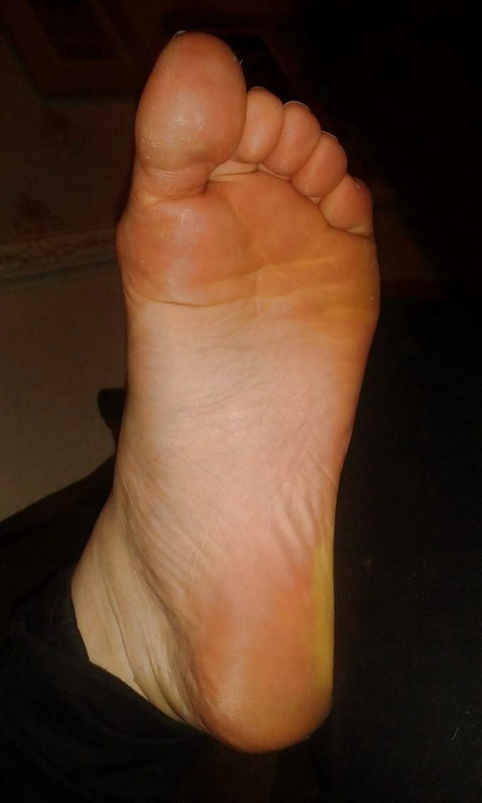 Free 19 year old teen girl feet, soles photos