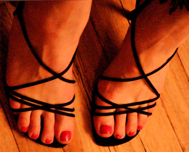 Free Pretty Women's Feet in Strappy Heels - No Trannies photos
