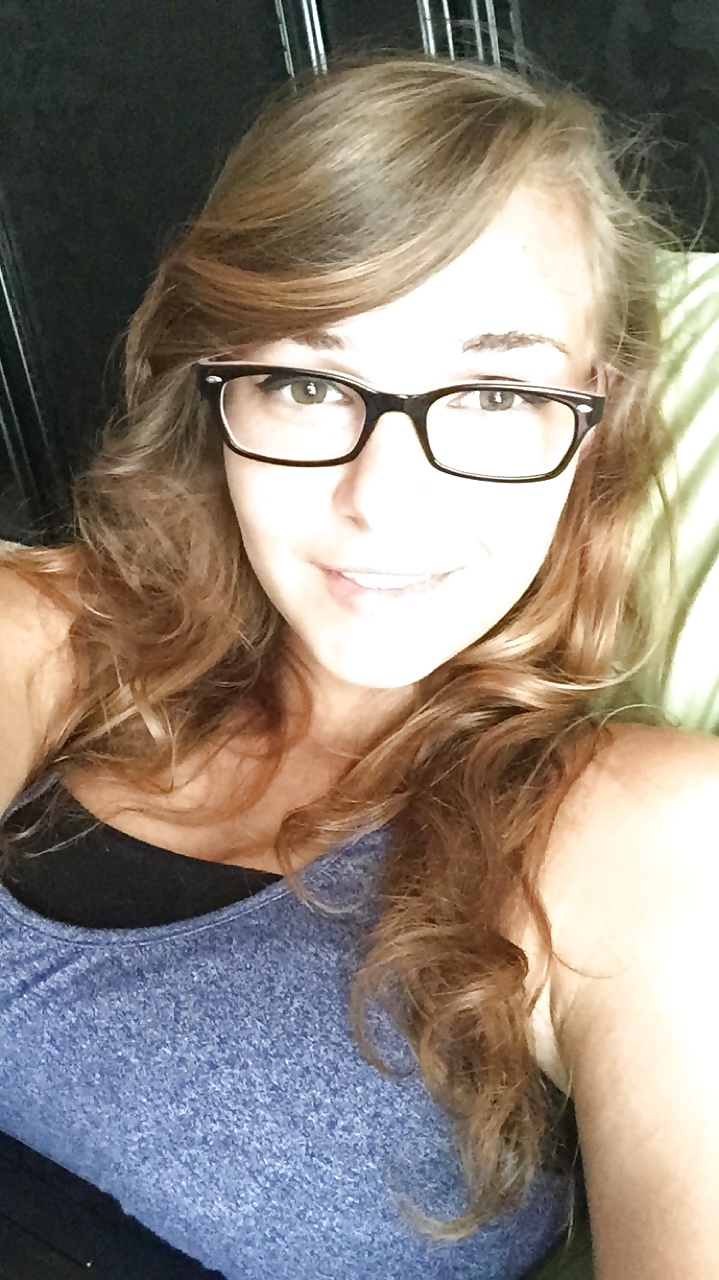 Free teen with big tits naked busty glasses photos