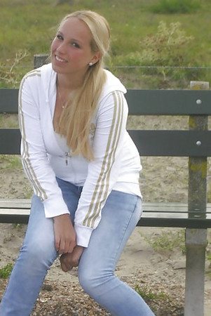 Dutch teen Linda