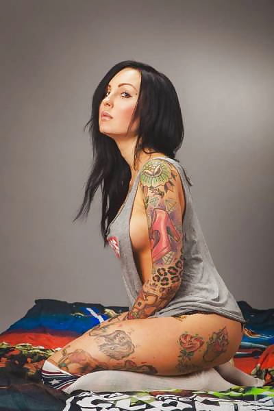 Free Sexy girls who like ink photos