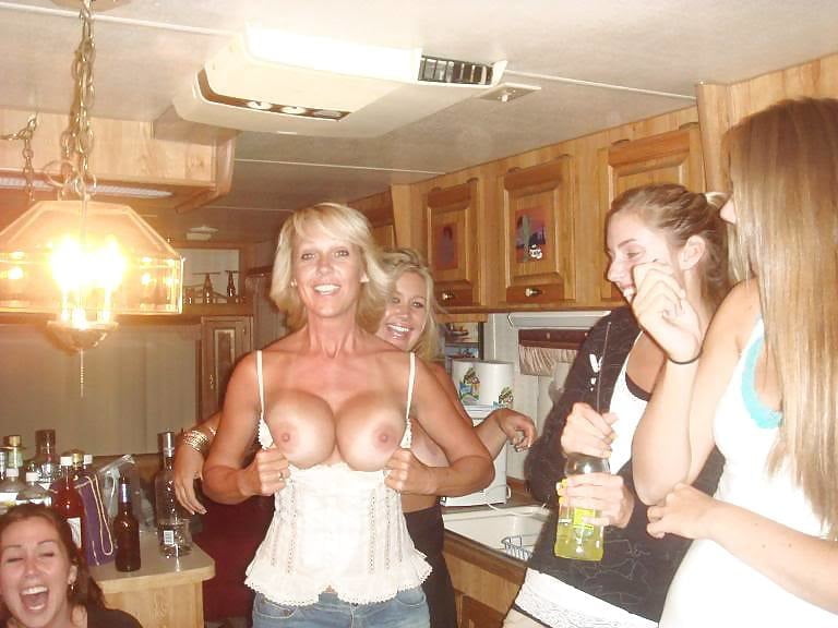 amateur shows big boobs