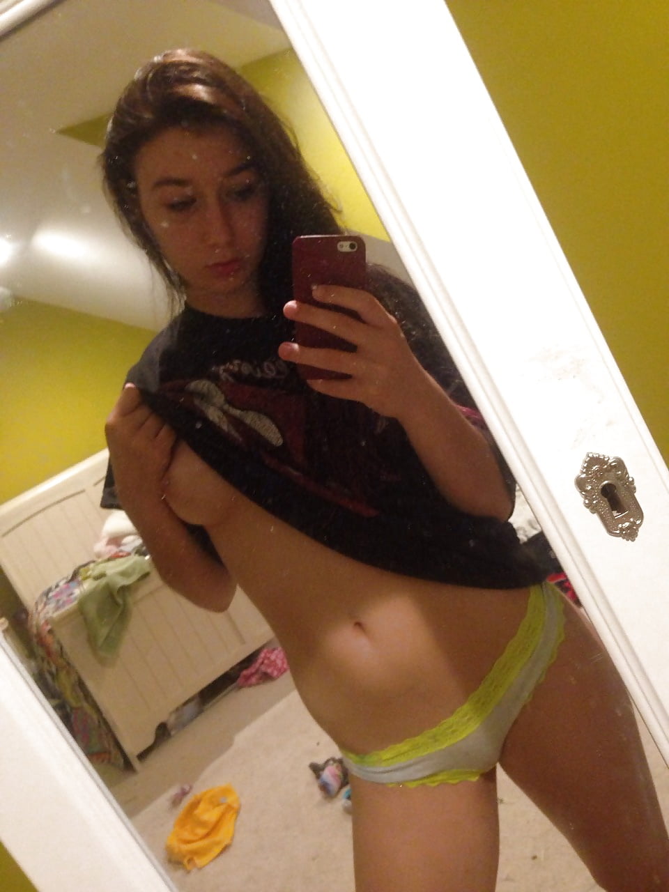 Free Pierced American Selfie Teen Slut photos