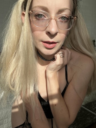 luna riva free photos         