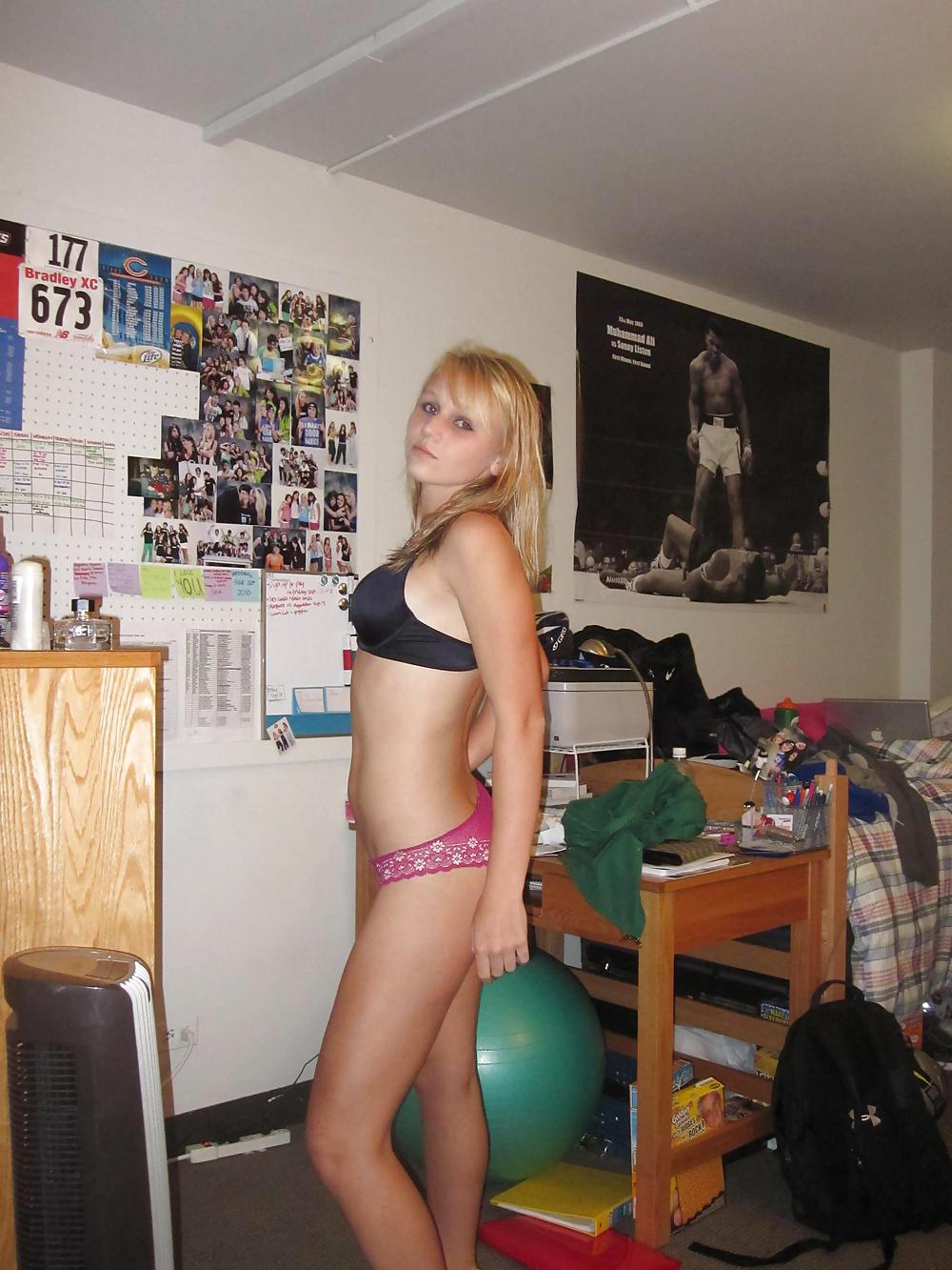 Free Pretty Amateur Kristen photos