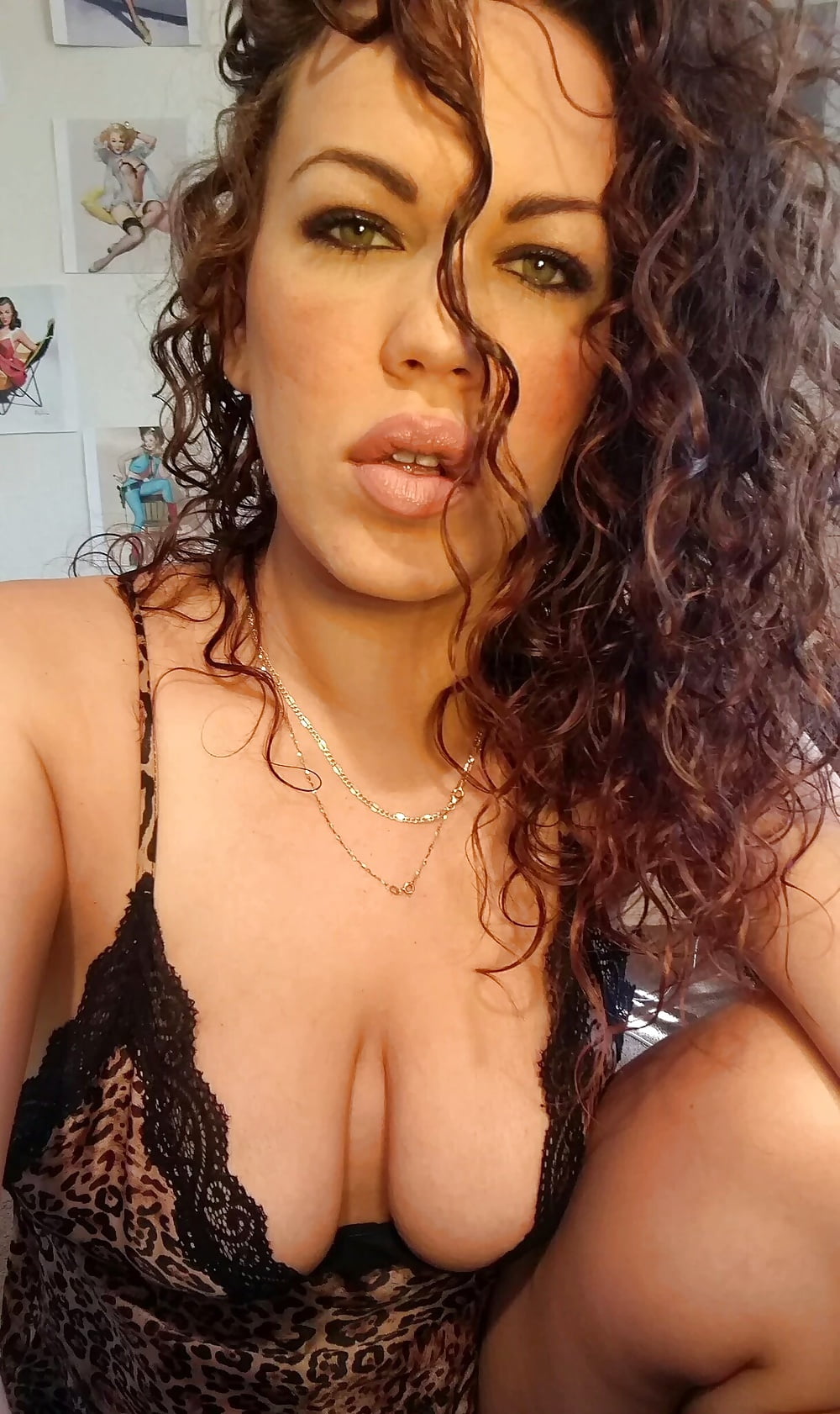 Free Green Eyes Latina photos