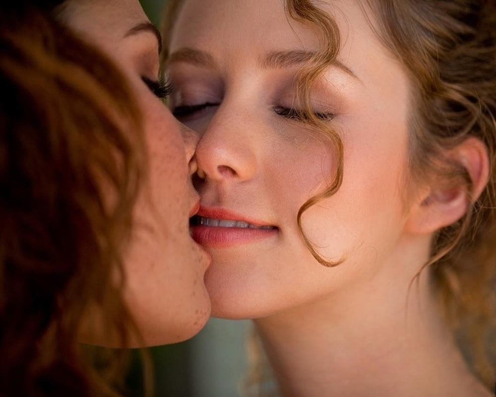 Kissed a girl - 100 Photos 