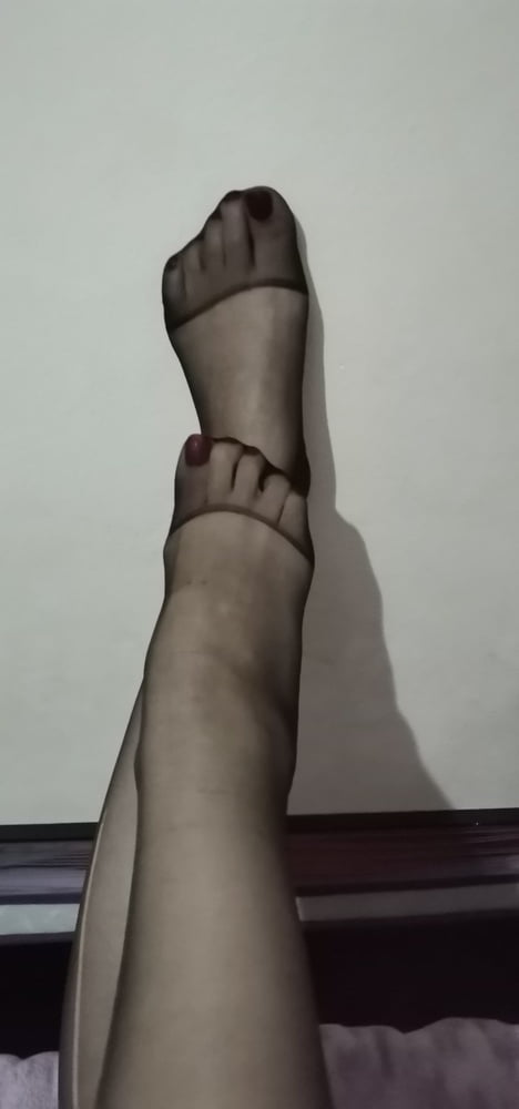 Turkish tasteful MILF exhibiting feet for all the fetish - 66 Photos 