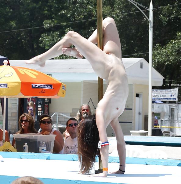 Free Erotic porn pole dancing in the open air photos