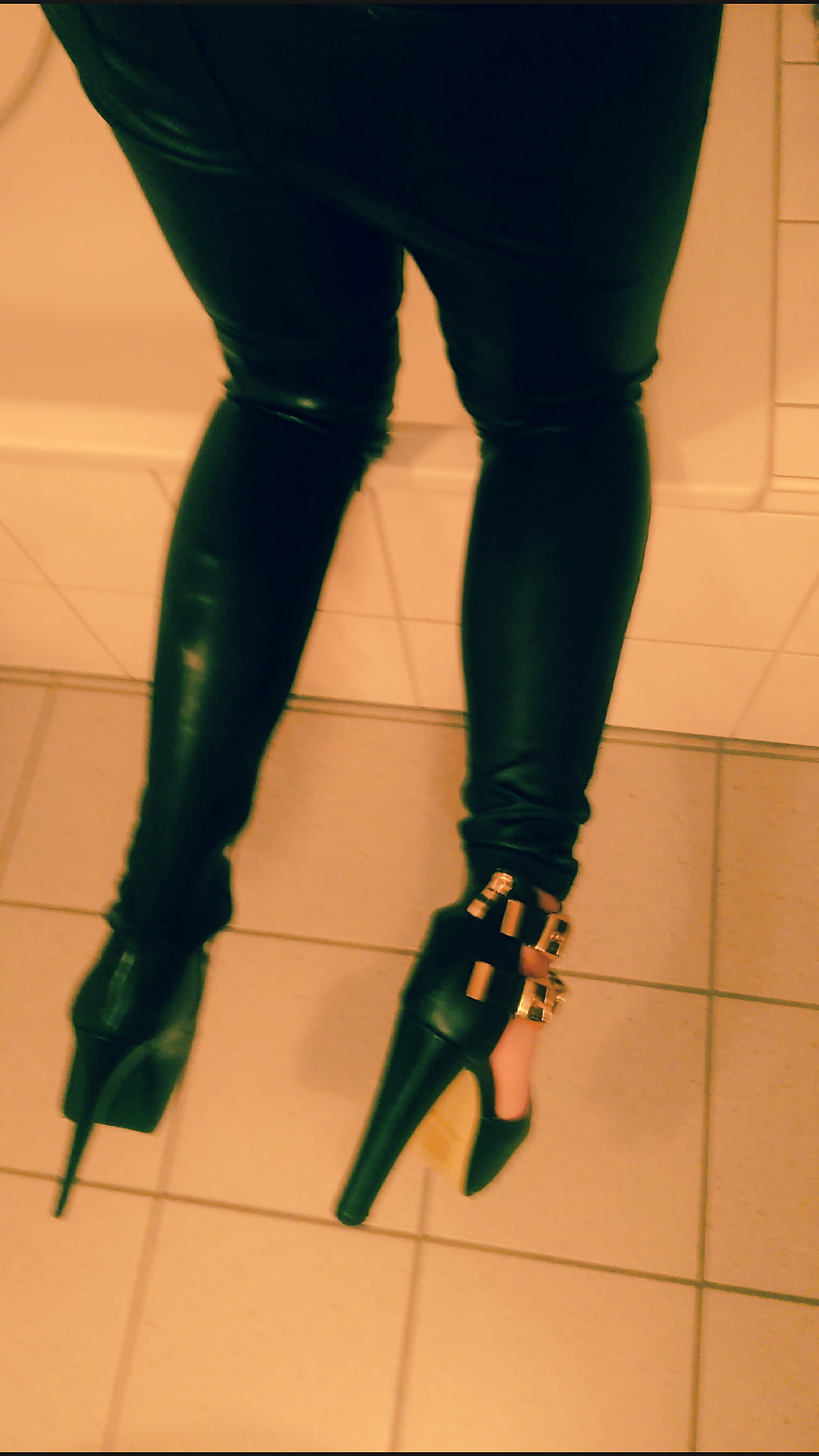 Free Welche Schuhe gefallen euch besser ? photos