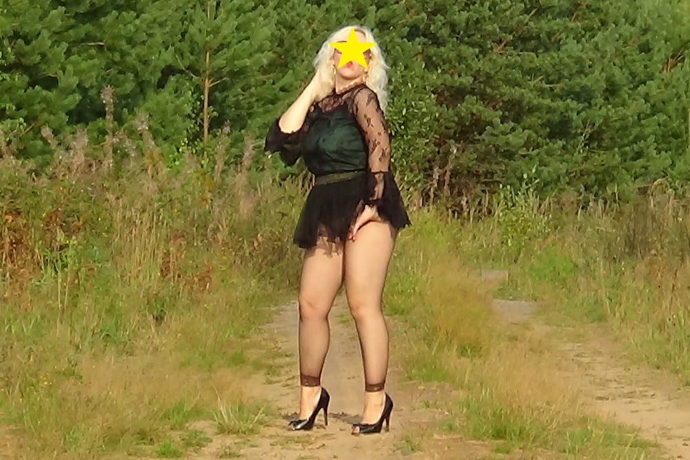 Dua lipa in sexy black pantyhose