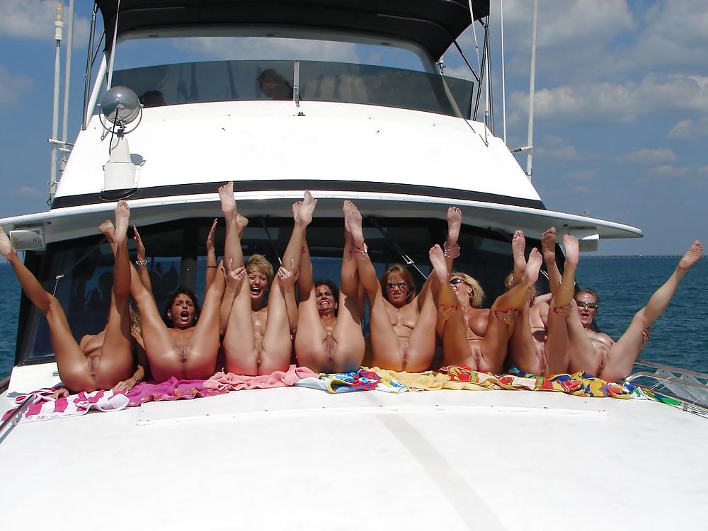 Party cove chicks real amateur teens house boat party