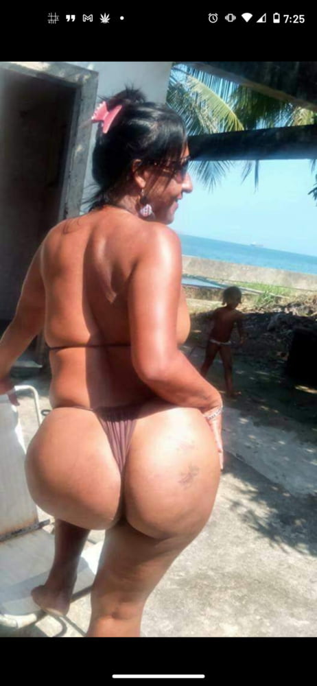 Big ass Latinas - 10 Photos 