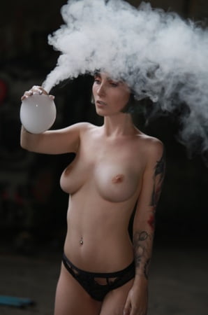 hot pics   lou nesbit lia louise         