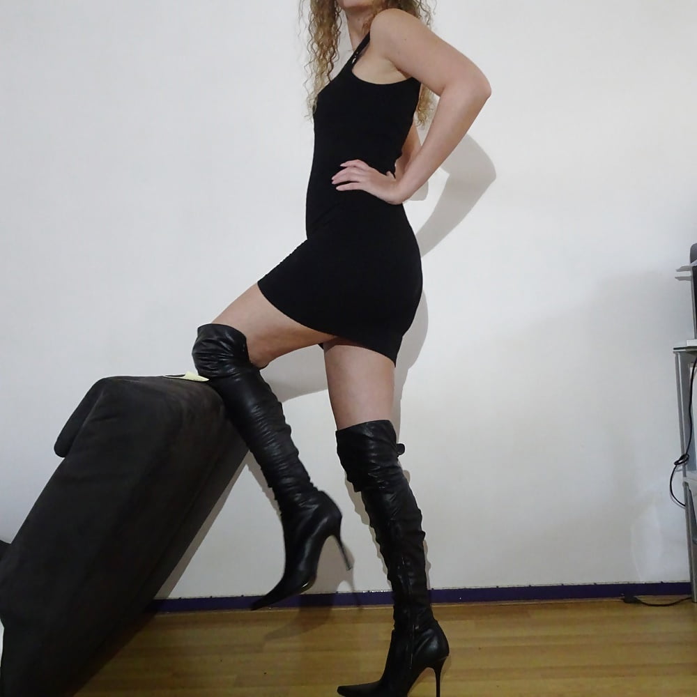 Free In short black dress and high overknee boots photos