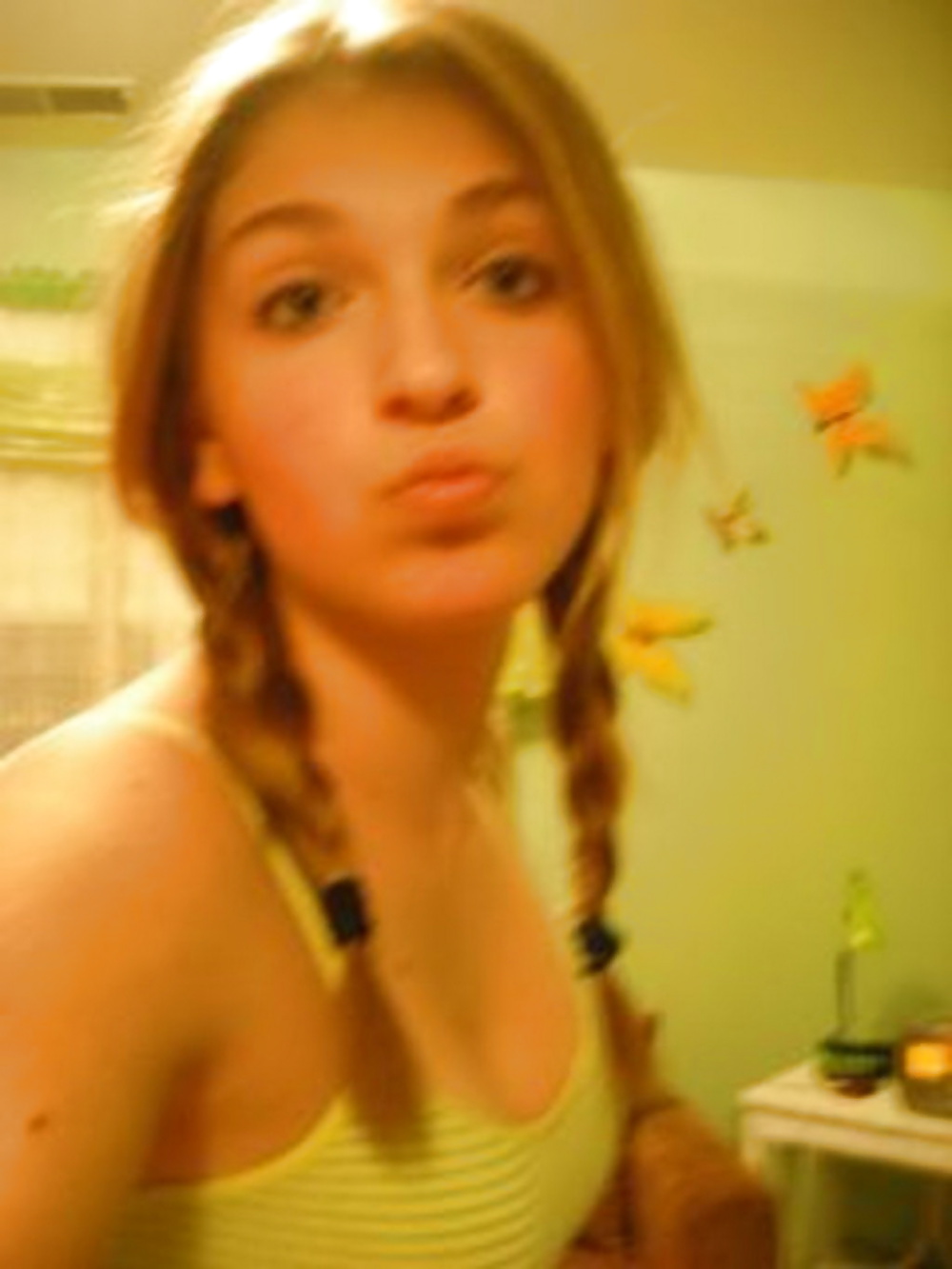 Free Silly Skinny Small Tits Selfshot Sylvia photos