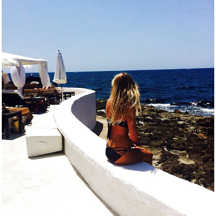 Free Skinny pretty bikini babe Olivia photos