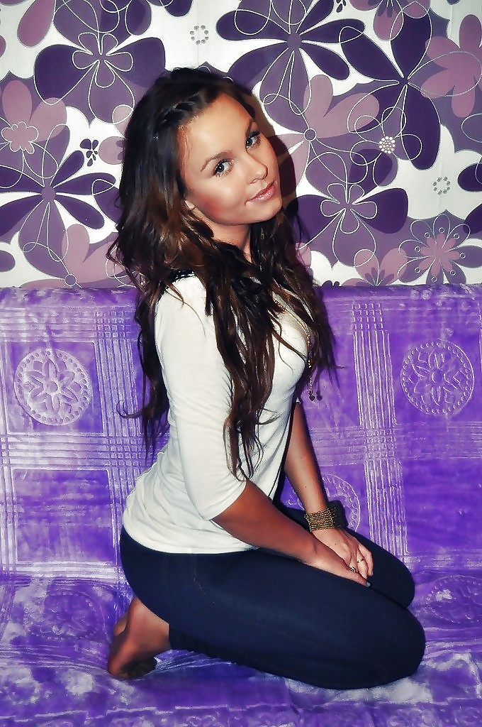 Free pantyhose pose10.1 photos