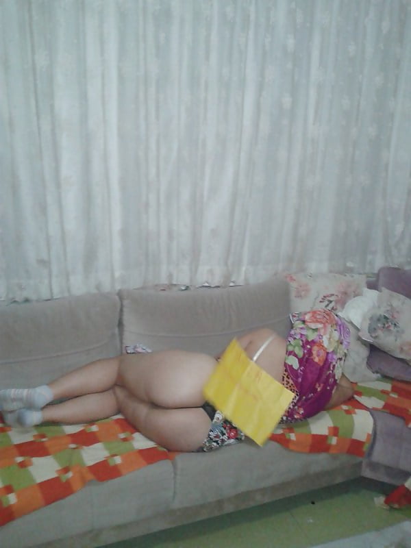 Free Turkish Milf Emine Mom photos