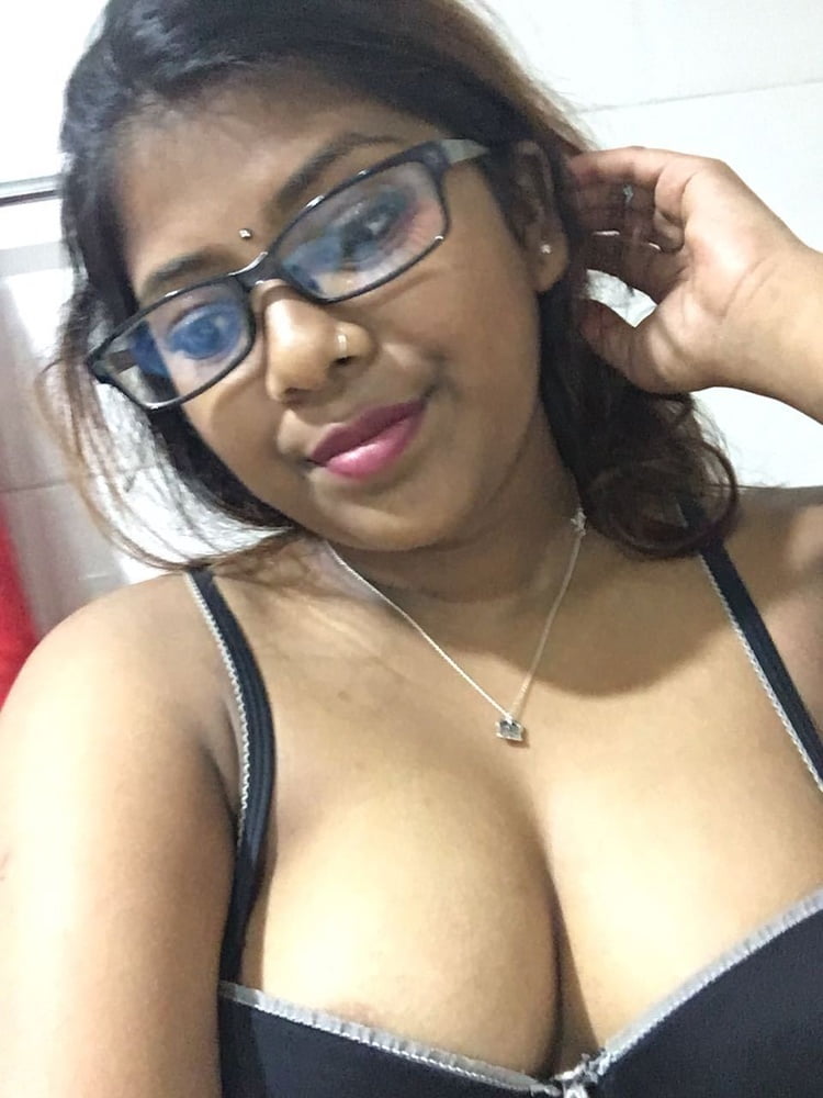 Free Middle Eastern, Indian etc Boobs and Cleavage photos