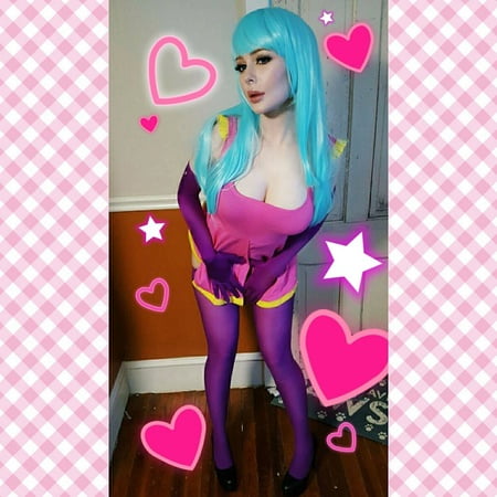 wonderfull girl redhead cosplay busty         