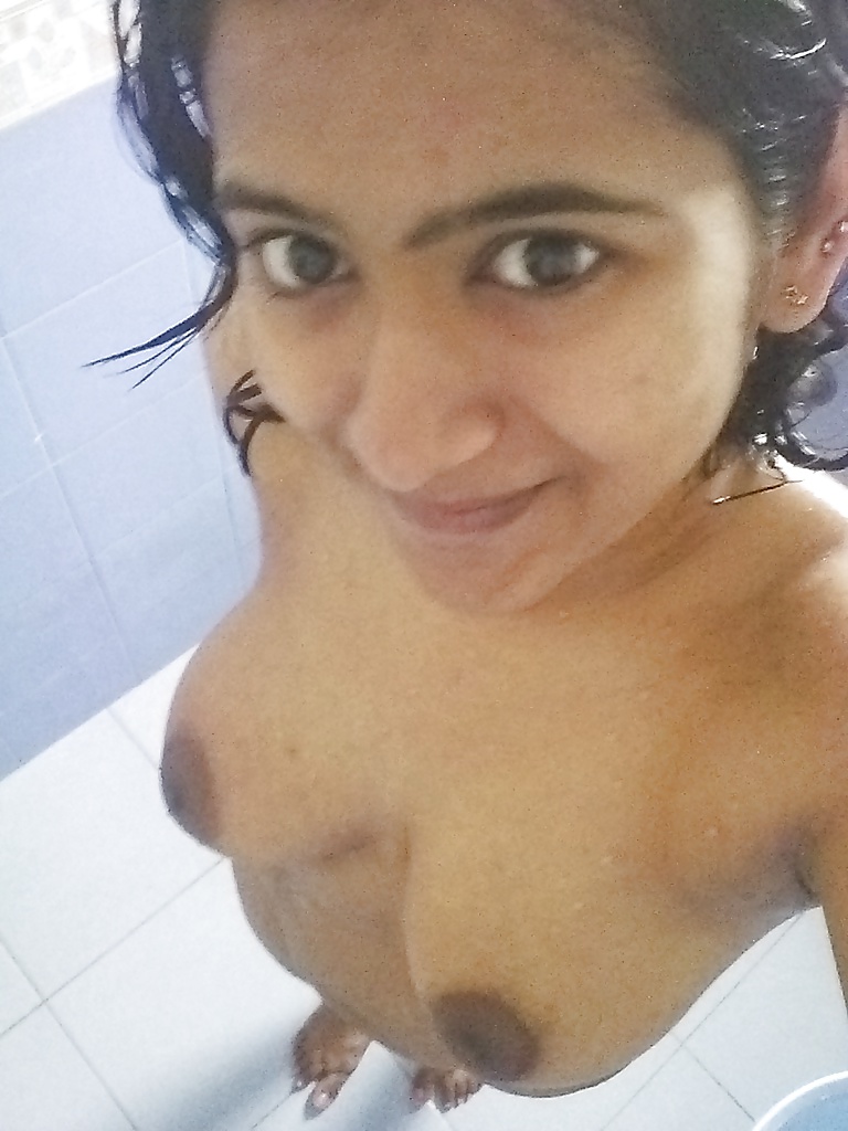 Free Sweet Young Aunt Selfie Pics photos
