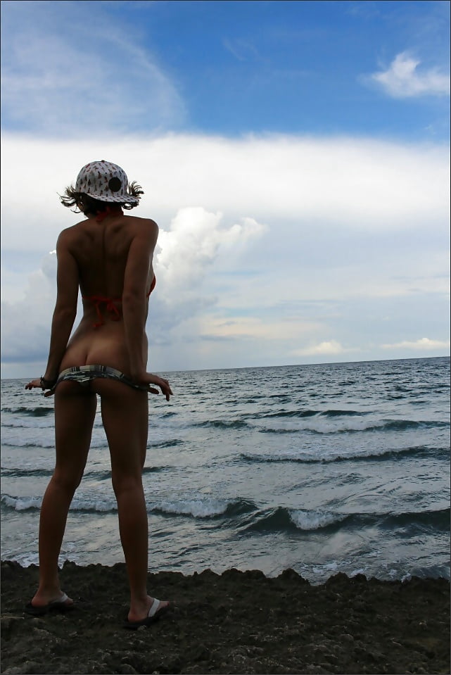 Free Pussy flash in bar photos