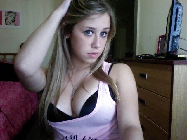 Free Blonde teen webcam - Sexy girl with big natural breasts ...