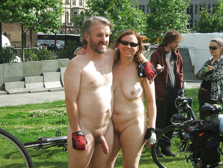 Naked couple 29.