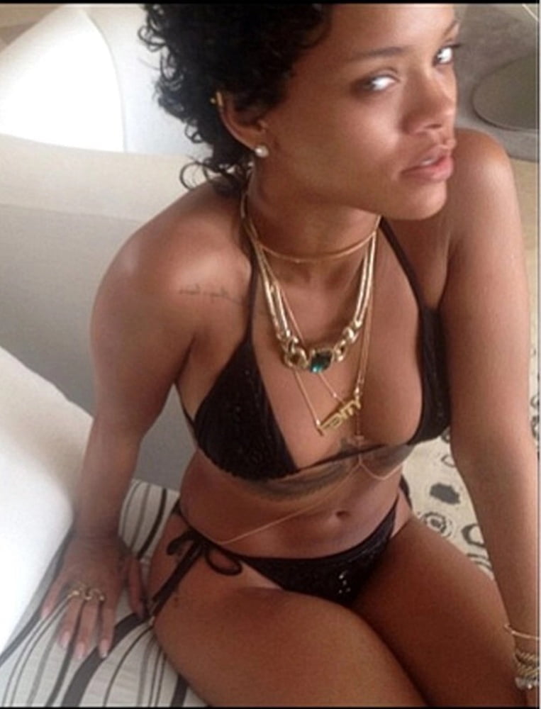 Boobs Rihanna Savage Nude Gif