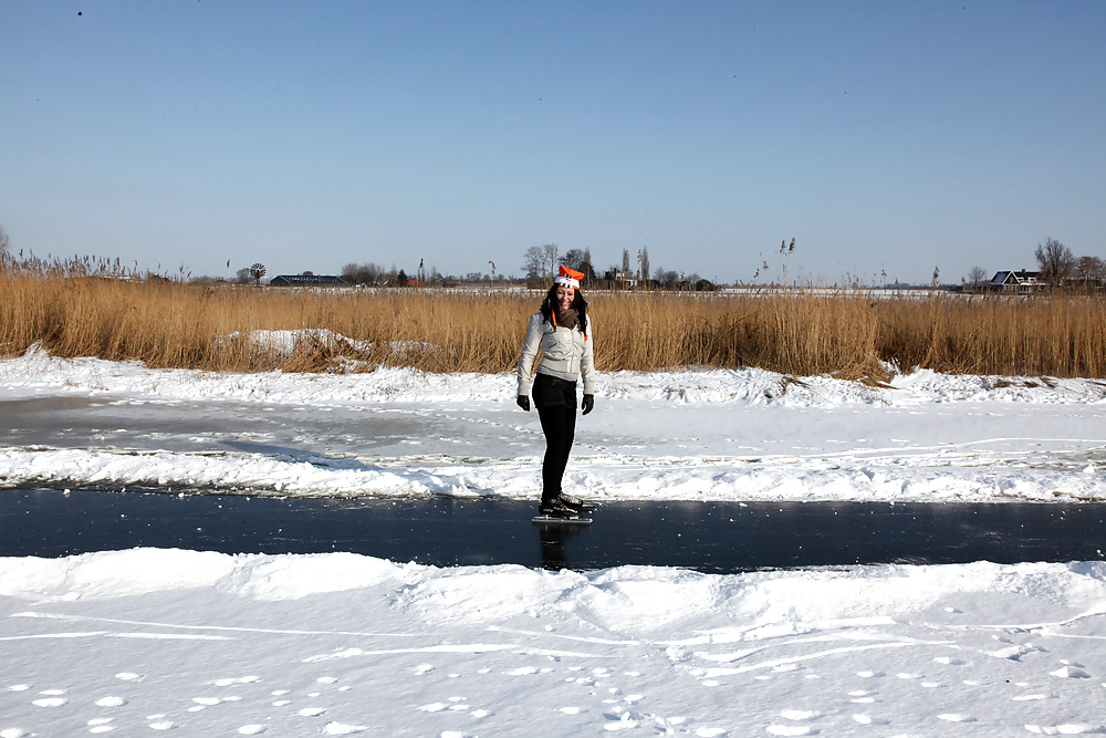 Free Julia,Elisa,Britt & Gylve on the Dutch Ice. photos