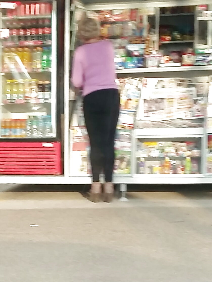 Free Blonde mom 4 photos