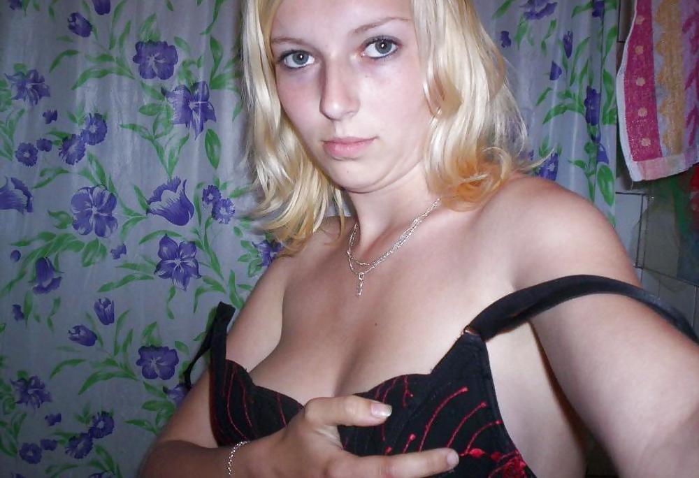 Free SEXY & HORNY AMATEUR BITCHES 08 photos